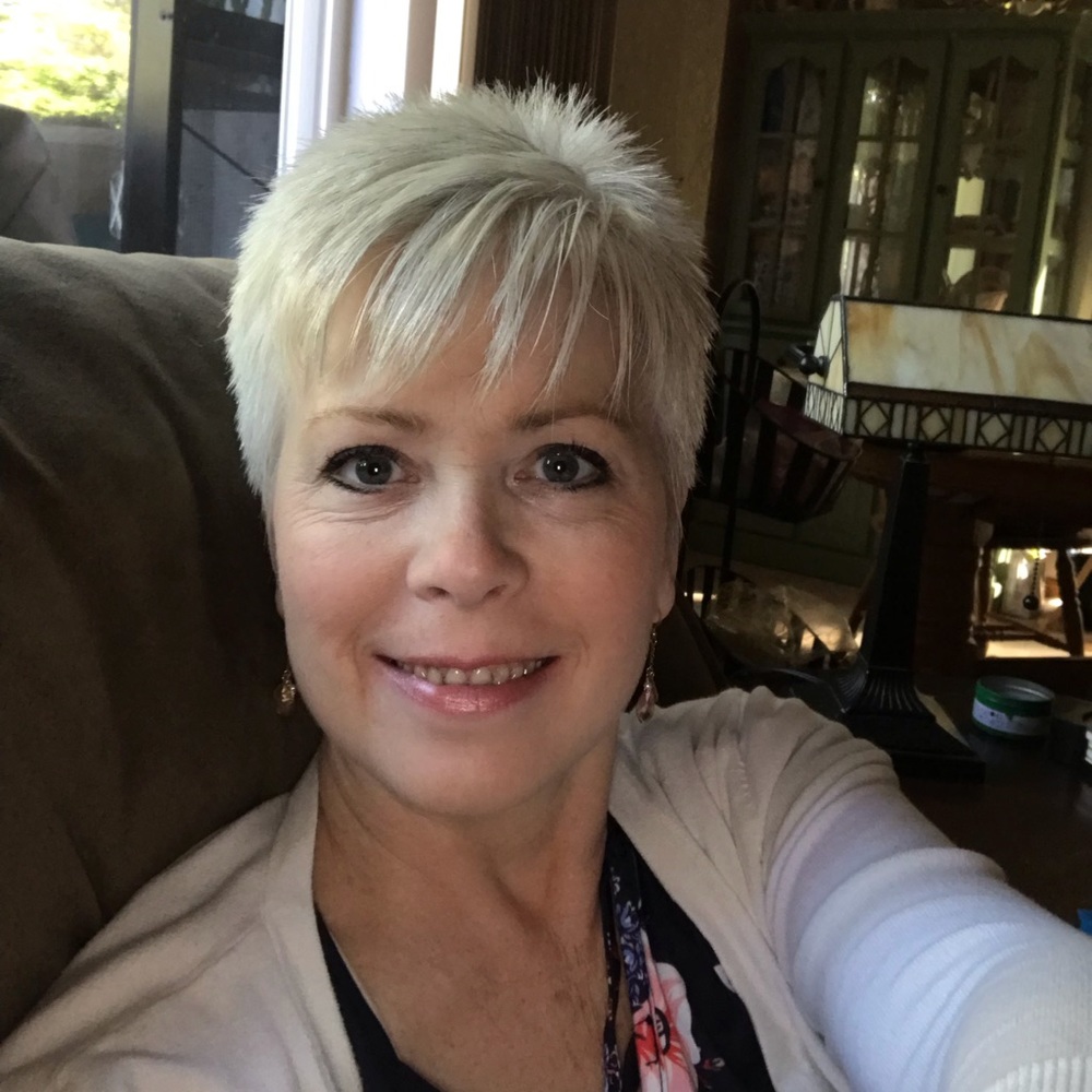 Meet your Poshers, Louisa & Dan.